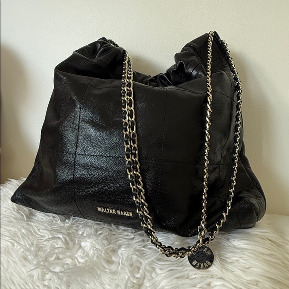 Walter Baker Black Genuine Leather Shoulder Bag with Gold Chain - Picture 6 of 9